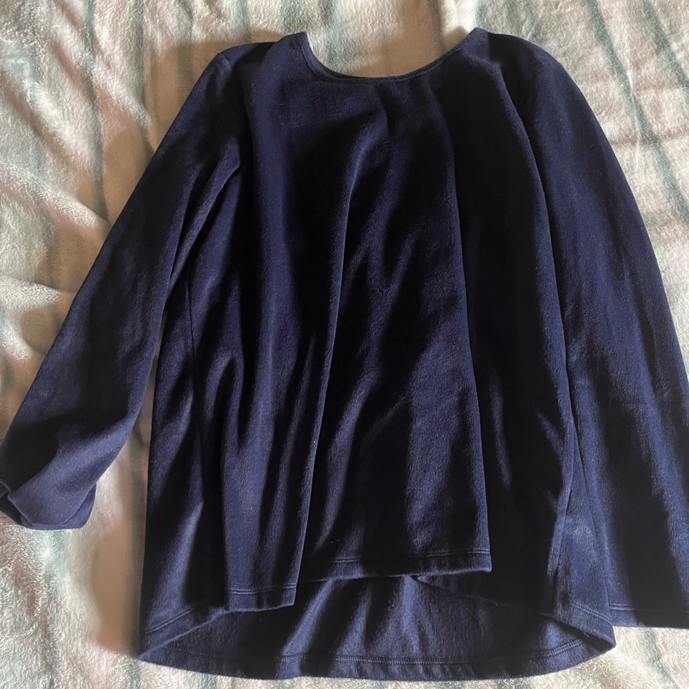 woman’s long sleeve t shirt